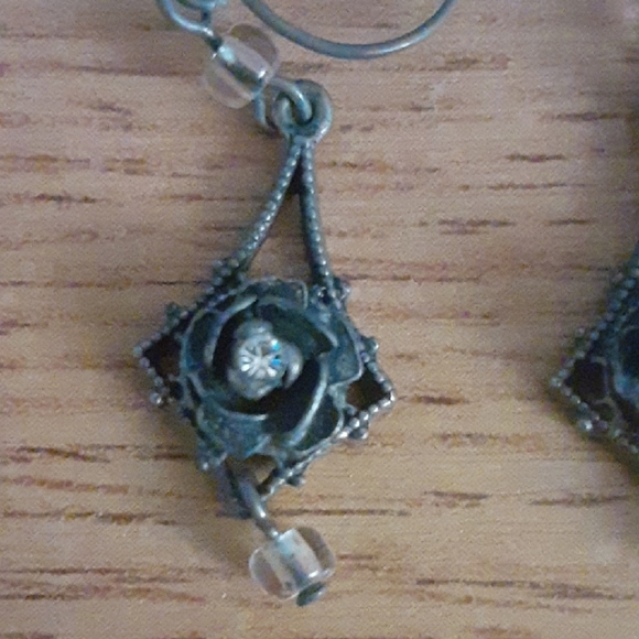 Elegant Silver Floral Earrings - Picture 2 of 5